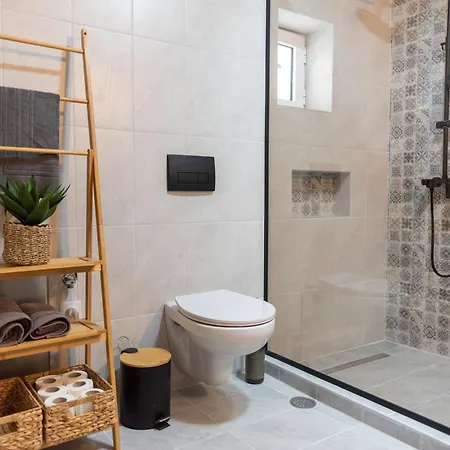 La Casa Di Varvara E Nikolas Soroni